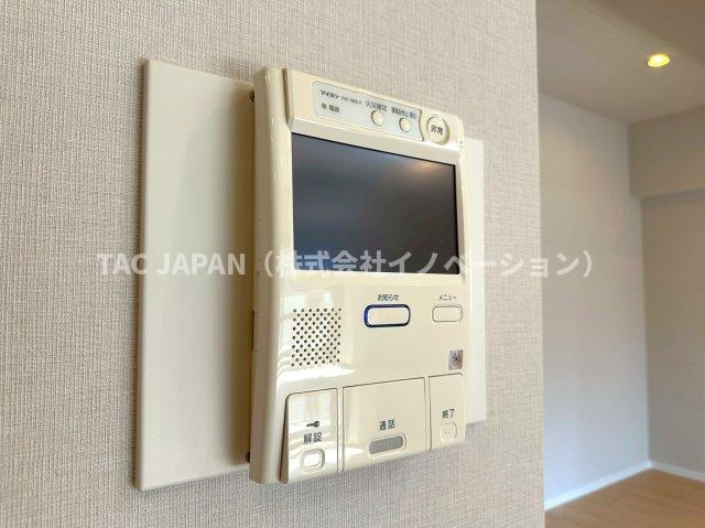 フラッツ上野入谷南公園の防犯設備|【モニター付きオートロック】
来訪者をリビングから確認できエントランスの開錠ができるオートロックは現代防犯の要ですね。