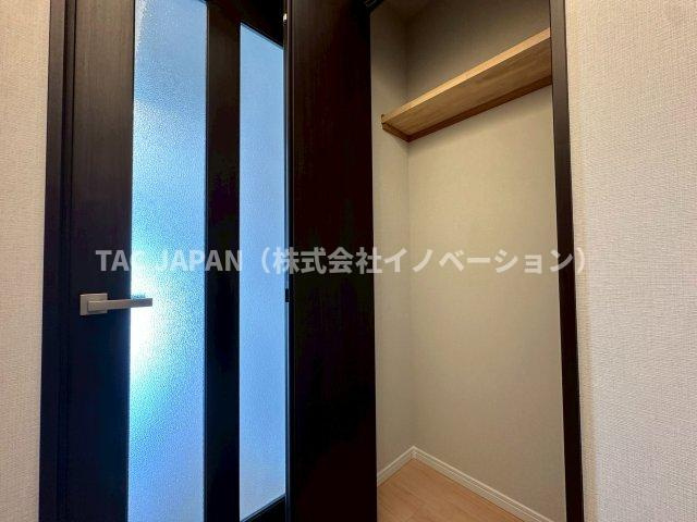 フラッツ上野入谷南公園の収納|お掃除道具や季節物の収納に便利な廊下収納もしっかり完備しています。