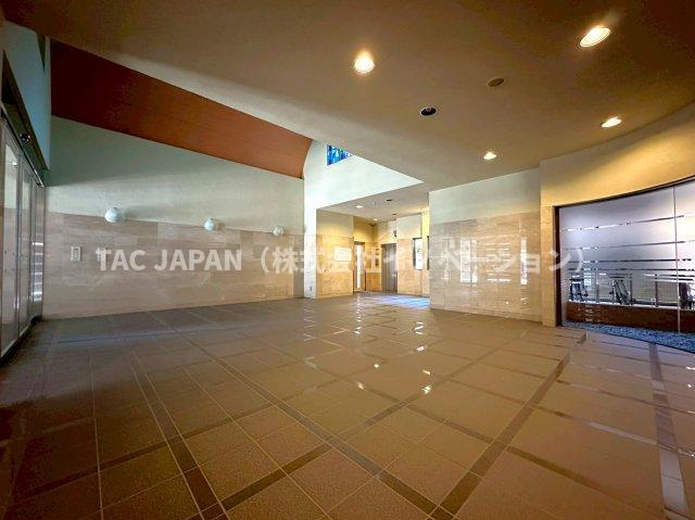 フラッツ上野入谷南公園のエントランス|【いつでもご見学（内覧）可能です】
お問合せ当日やお仕事帰りなどご都合の良いタイミングでのご見学可能です。
お気軽にお問合せください。