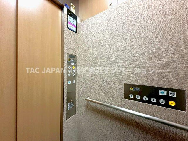 エル・アルカサル尾久のその他共用部分|管理状態の良さが伺える清潔感あるエントランス。以前にエレベーター交換も行われていますのでストレスなく移動可能です。