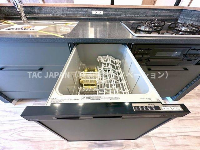 エル・アルカサル尾久のキッチン|【ビルトイン食器洗浄乾燥機】
最後にスイッチONすれば洗い物が完了。家事の時短に大活躍のビルトイン食器洗浄乾燥機。