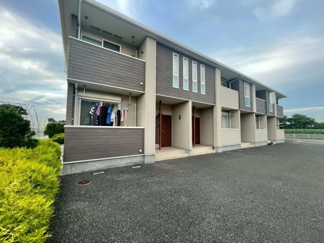 太田市三棟一括アパートの外観パース