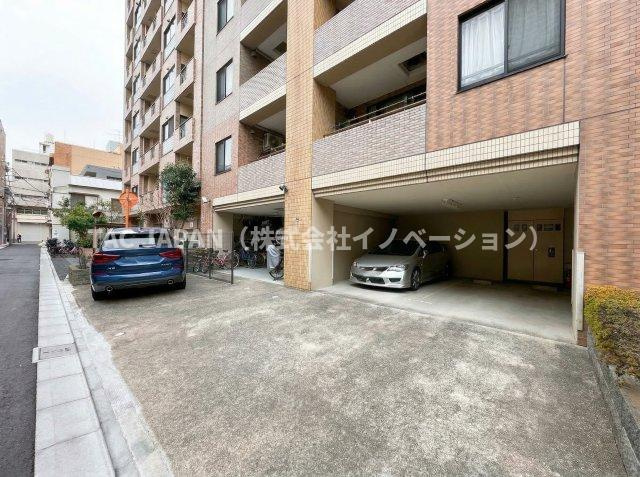 ネバーランド上野松が谷の駐車場|敷地内の駐車場。
※月額3000円～32000円/台