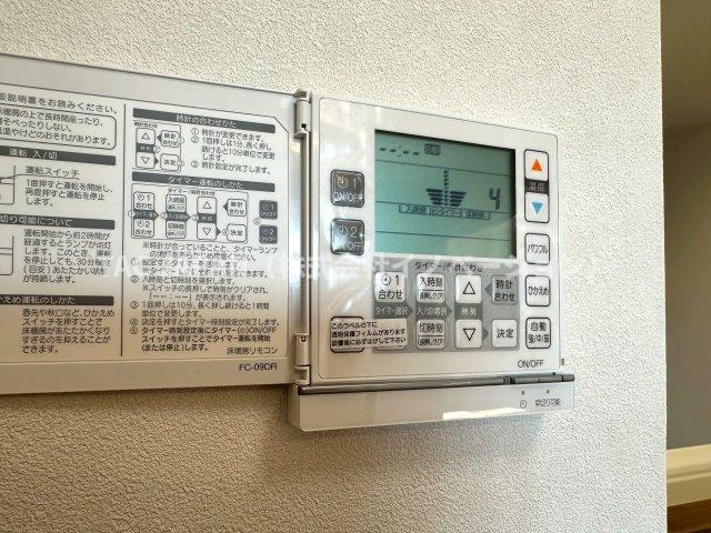 ネバーランド上野松が谷の冷暖房・空調設備|【床暖房】
リビングには埃が舞わず輻射熱で身体を芯から暖めてくれる経済的な床暖房を完備しています。