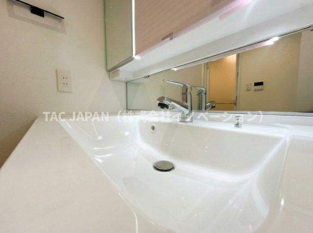 ネバーランド上野松が谷の洗面所|【清潔感ある洗面ユニット】
つなぎ目が無くお手入れ楽々シームレス洗面ユニット。