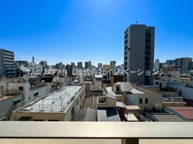 ネバーランド上野松が谷の展望|【ロケーション】
どこまでも青空が続くスポット的にひらけた6階からの素晴らしいロケーション。眺めの良さはもちろん、日当り・風通しも良く不思議と空が近く感じられる癒しの風景。