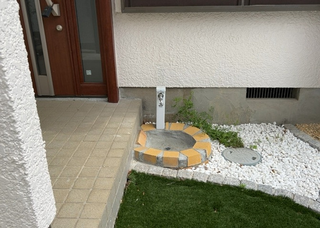 【設備】 | 敷地内に散水栓や立水栓があると便利です。水道水を直接利用できるため、水を運ぶ手間を省くことが出来ます。大量の水を必要とする洗車作業や清掃などに役立ちます。その他設備とあわせて、現地でご確認ください。