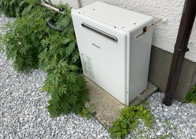 【発電・温水設備】 | 省エネ給湯器とは従来型の給湯器より熱効率が高く、少ない燃料でたくさんのお湯を沸かすことが出来る高効率な給湯器のことを指します。また、省エネ給湯器には種類があり、利便性や効果なども様々です。