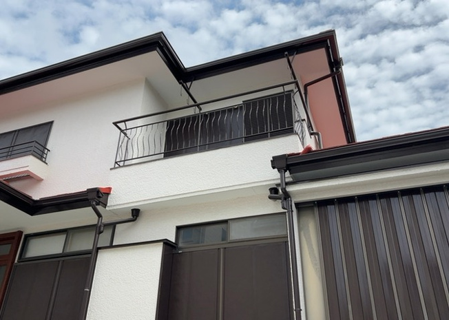 【構造・工法・仕様】 | 木造住宅とは土台、壁、柱など建築物の強度を支える構造体の材に木が使用されている構造を指します。構造体は建物の自重を支えるだけではなく風圧や水圧、積裁荷重などあらゆる衝撃に耐えるための基礎です。