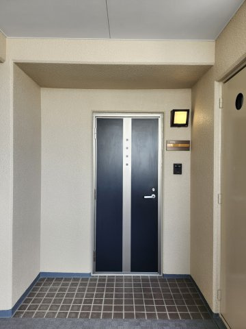 クレスト壷川中公園の玄関