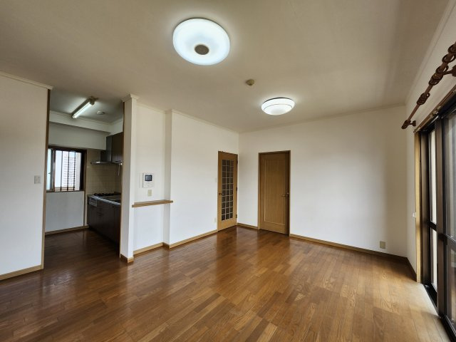 クレスト壷川中公園の居間・リビング