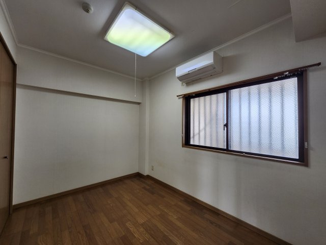 クレスト壷川中公園の洋室