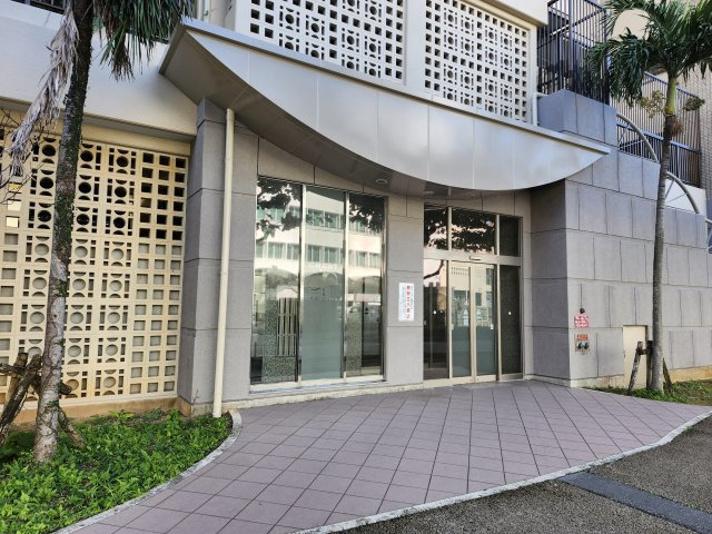 クレスト壷川中公園のエントランス