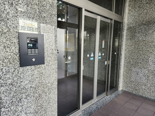 クレスト壷川中公園のエントランス