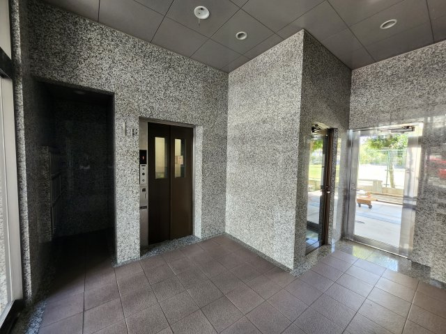 クレスト壷川中公園のロビー