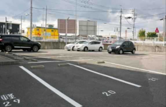 サンライフ有楽の駐車場