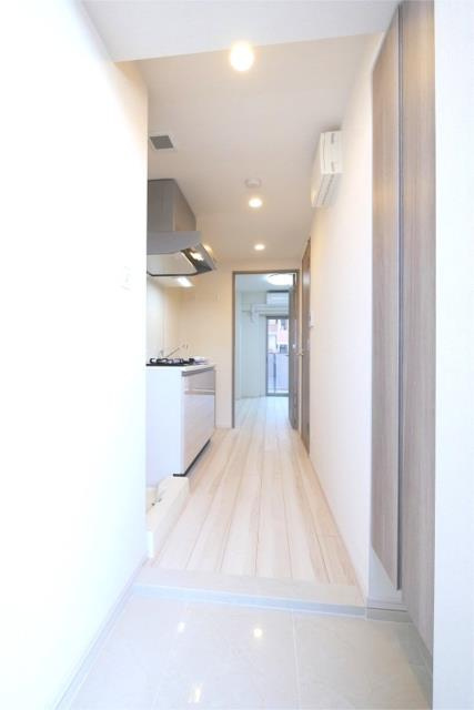 稲城市東長沼の賃貸マンションの玄関