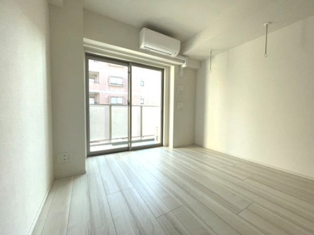 稲城市東長沼の賃貸マンションの居間・リビング