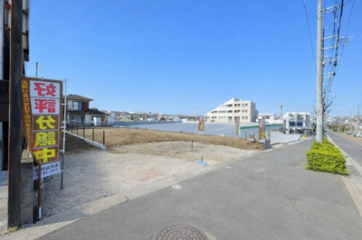 【前面道路含む現地写真】 | ◆◇町田市小川4丁目　新築戸建て　1号棟◇◆ | ◆前面道路も幅員があり車の運転も安心！前面道路は閑静な住宅地。車通りの少ない道路です。お子様にも安心です。