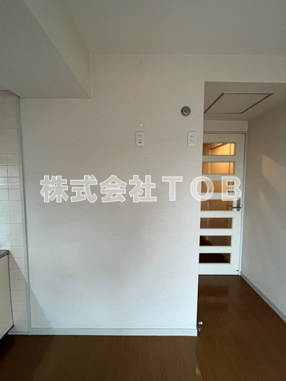 【その他】 | ミール千歳烏山 | 冷蔵庫置場※クリーニング中の写真
