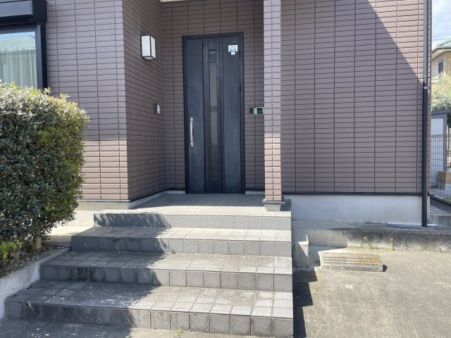 藤岡市藤岡　中古1580の玄関