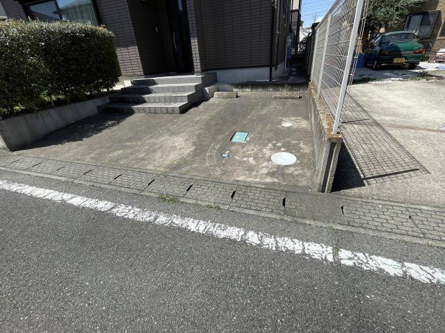 藤岡市藤岡　中古1580の駐車場