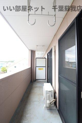 エスポワールメゾンちはらのバルコニー|お洗濯にも便利なバルコニー付き
