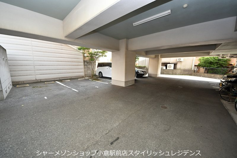コートハウス中島通りの駐車場