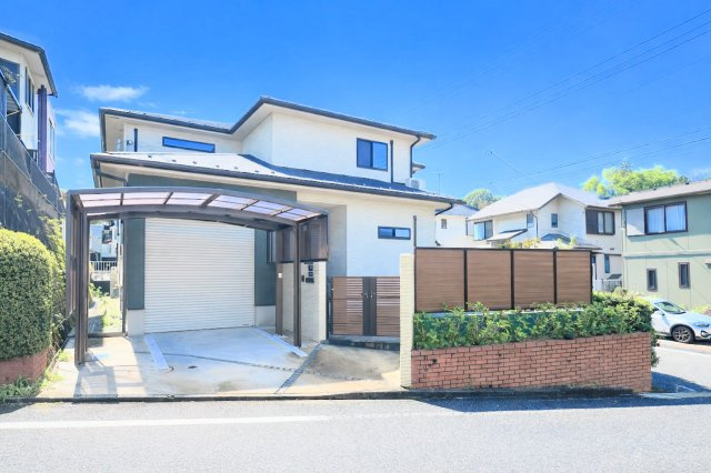 【外観】 | ◆町田市南大谷５丁目　中古戸建◆ | ◆一戸建てを中心とした街並みが整然と続き、周辺は高い建物が建っていないので、緑の多い閑静な趣を感じる環境です。街並みや周辺環境も重要なポイントです！！