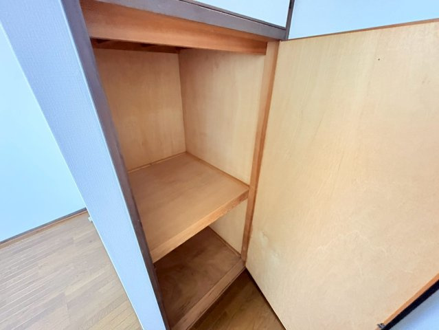 山下町戸建の収納