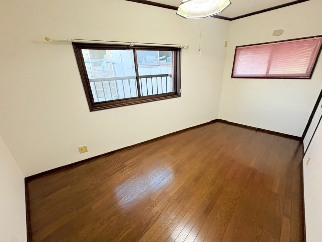 山下町戸建の居間・リビング