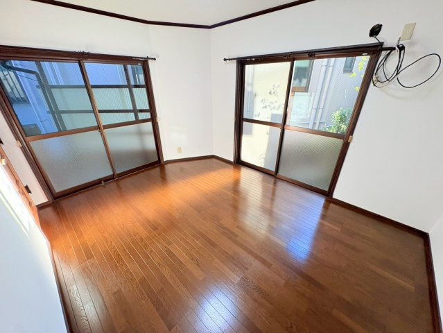 山下町戸建の居間・リビング