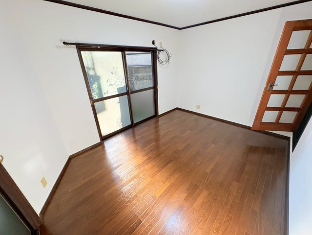 山下町戸建の居間・リビング