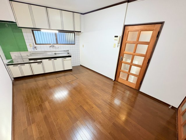 山下町戸建の居間・リビング
