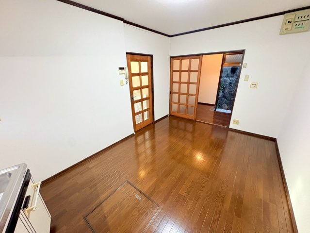 山下町戸建の居間・リビング