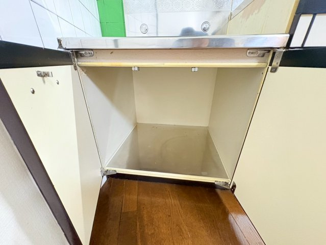 山下町戸建の収納