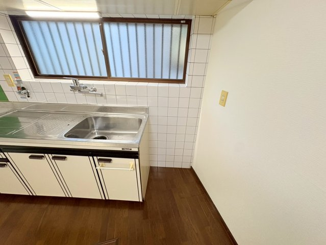 山下町戸建のキッチン