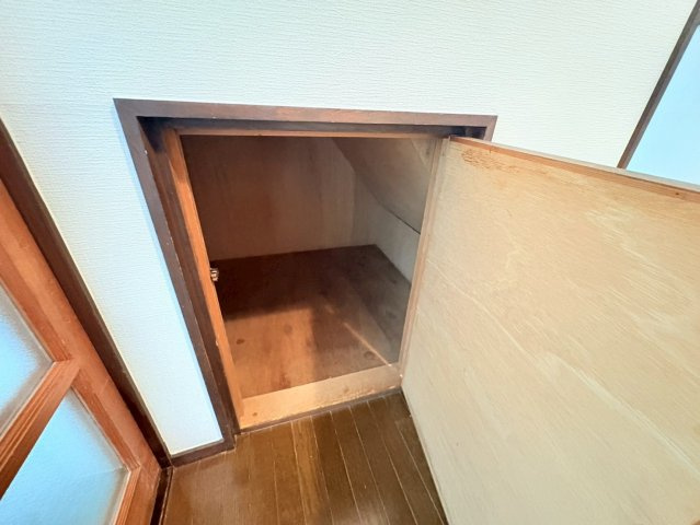 山下町戸建の収納
