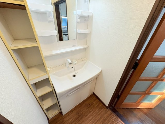 山下町戸建の洗面所