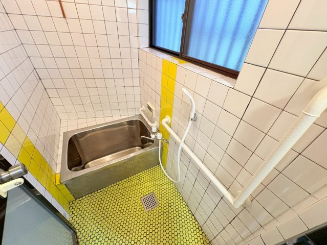 山下町戸建の浴室