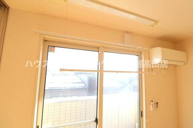 グラナート Ａの展望|室内物干し（参考同型301号室室内写真）