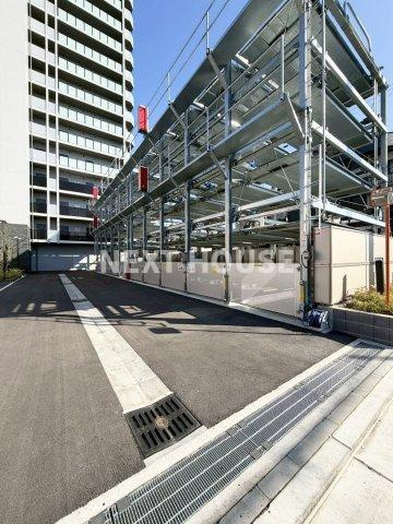 S-RESIDENCE堺湊駅前azureの駐車場