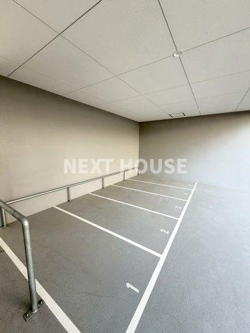 S-RESIDENCE堺湊駅前azureの駐車場