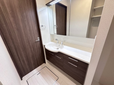 【独立洗面台】 | D-ROOM沢見 | 朝の支度にも助かる、独立の洗髪洗面化粧台