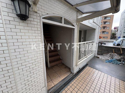 【エントランス】 | フェアリー兼坂 | 建物の内部です