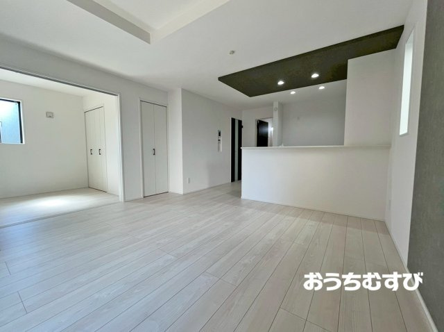 守山区村合町(残1棟)の居間・リビング