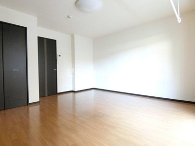 【内装】 | ベアローズ弐番館 | １０帖の洋室です。