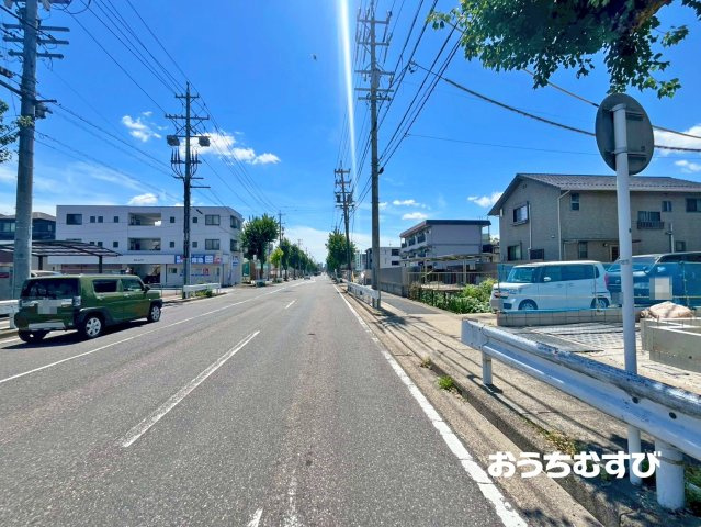 守山区新守町（全1棟）の前面道路含む現地写真