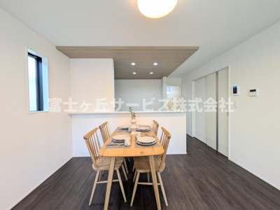 【キッチン】 | 浜松市中央区萩丘4丁目 3期 新築一戸建て 1号棟 | 前から見たキッチンです