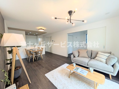 【居間・リビング】 | 浜松市中央区萩丘4丁目 3期 新築一戸建て 1号棟 | リビングダイニングです